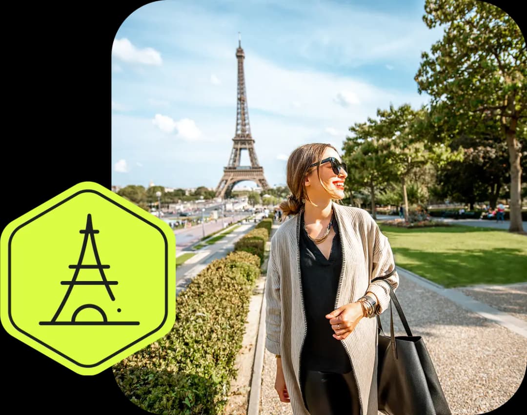 Woman posing infront of the eiffel tower